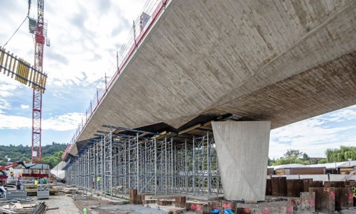 Brug in beeld: De Dvorecký Most, Praag